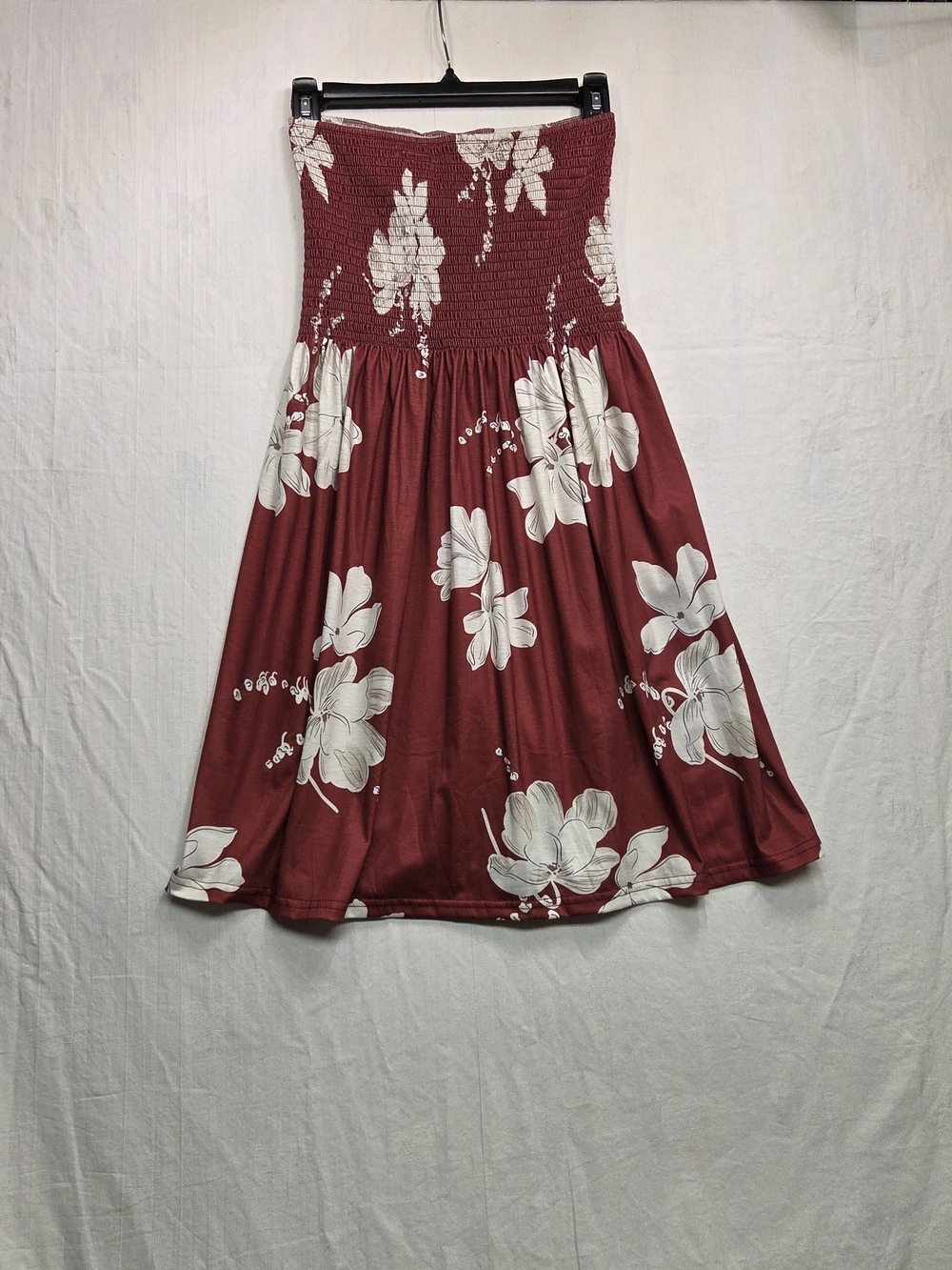 Burgundy red and ivory floral maxi dress in women’s size medium. #0227